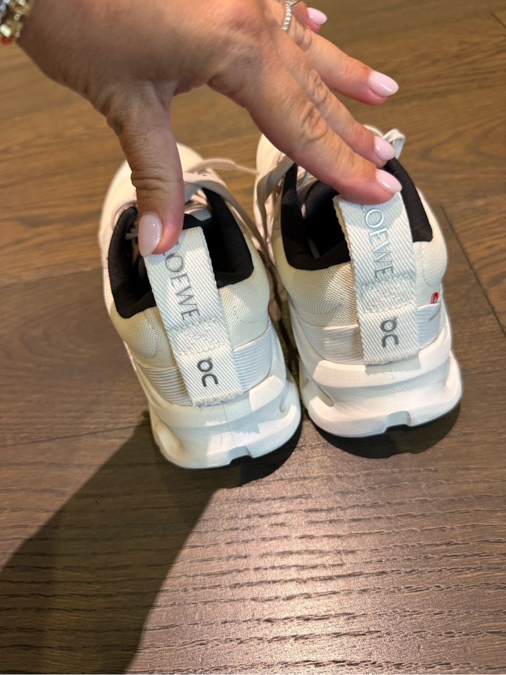 Women’s on cloud Loewe sneakers size 8